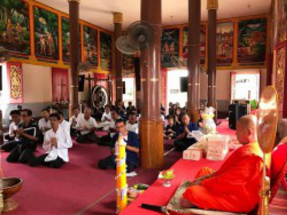 การจัดกิจกรรมถวายเทียนพรรษา ประจำปี 2560(จำนวน 4 ภาพ)